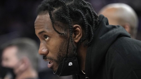 Ex-trainer sues Clippers over treatment of Kawhi Leonard