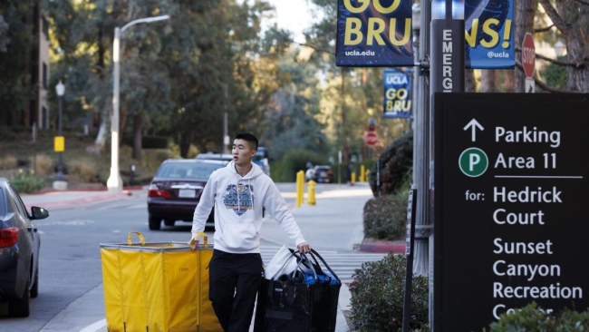 Students flee UCLA campus next to Palisades fire evacuation zone