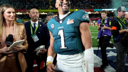 Eagles Dominate Chiefs: The Super Bowl in Photos