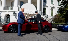 Trump Poses With a Tesla, a Move Aimed Solely at Helping Musk