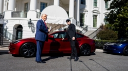 Trump Poses With a Tesla, a Move Aimed Solely at Helping Musk