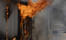 In a test, one home burns, the other is unscathed. A lesson for fire-proofing L.A.?