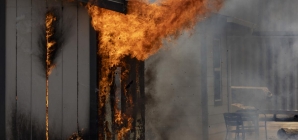 In a test, one home burns, the other is unscathed. A lesson for fire-proofing L.A.?